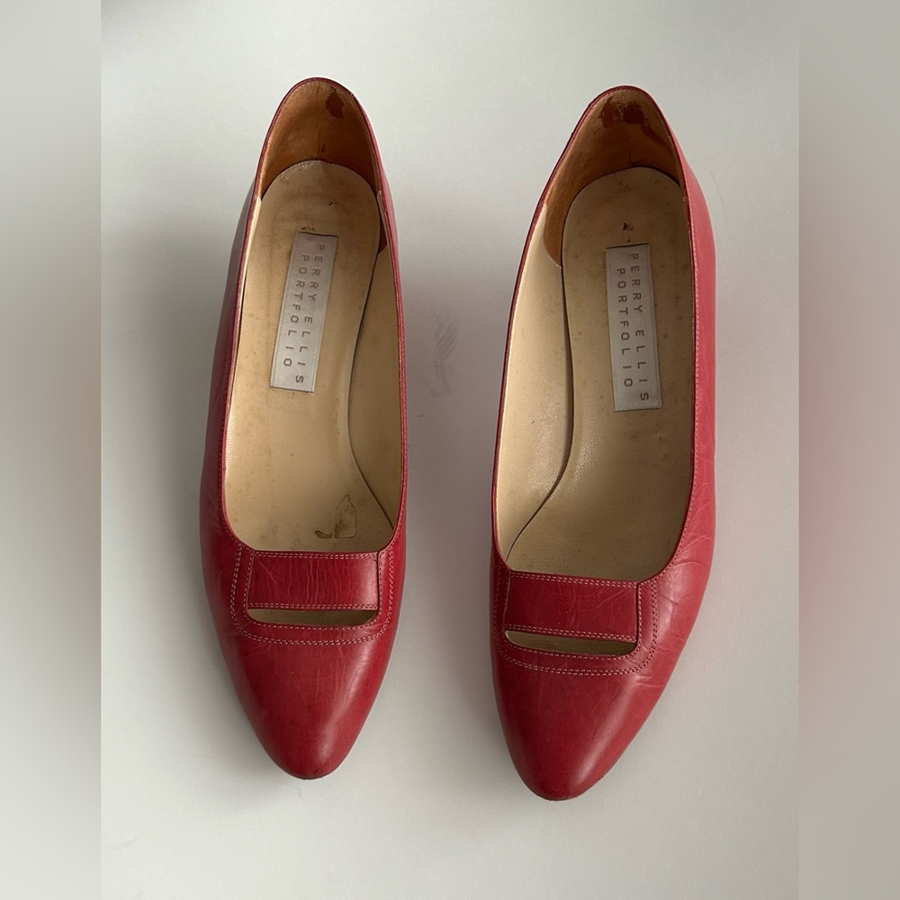 Lovely Perry Ellis Red Shoes 8 1/2 AAA fits B width 1 1/2" heel Orig Owner Italy